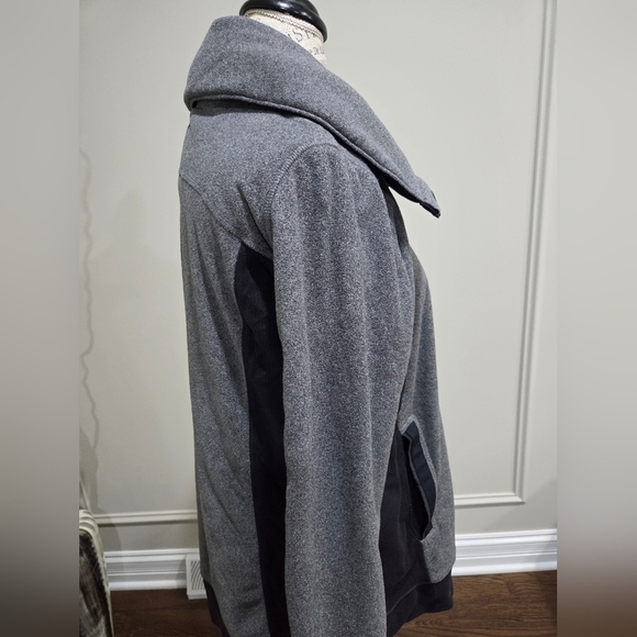 Lululemon Post Chaturanga  Gray and Black Half-Zip Pullover Sz.10 - Picture 5 of 11